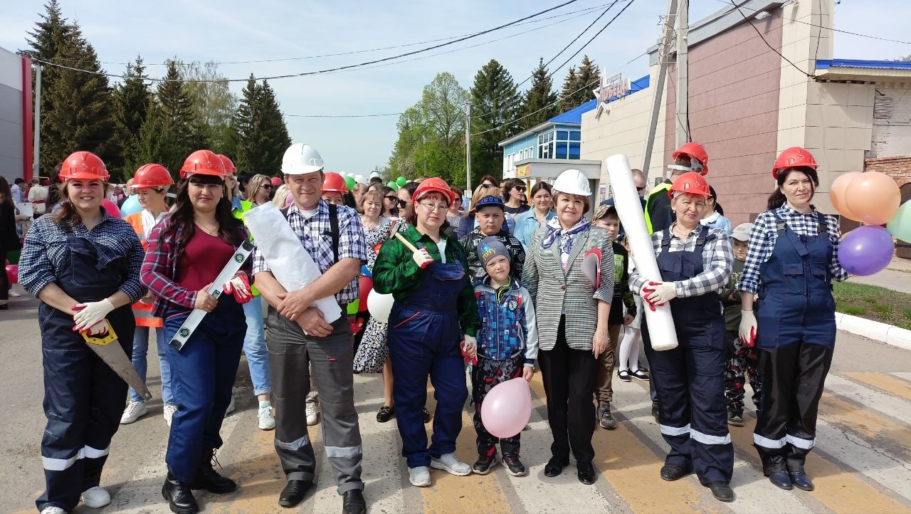 В Мензелинске торжественно отметили Праздник Весны и Труда | 02.05.2023 |  Мензелинск - БезФормата